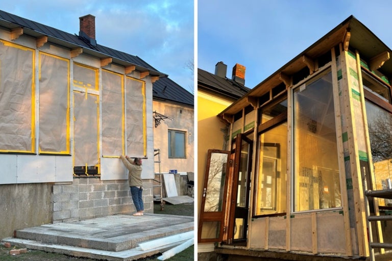Renovering av en husutbyggnad med fönsterinstallation, skyddsfolie och träregelkonstruktion.