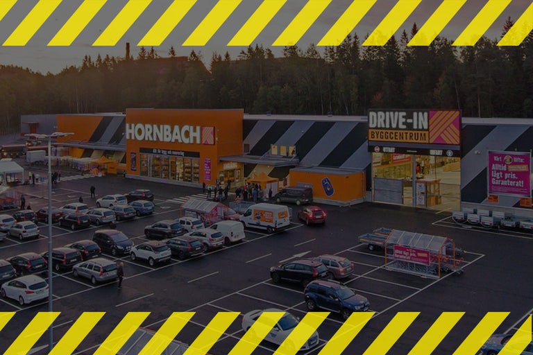 Hornbach bygg- och trädgårdsmarknad med parkeringsplats