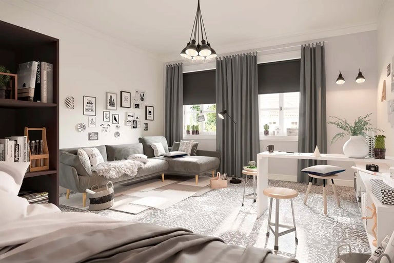 Ljust rum med soffa, skrivbord, stol och inredning