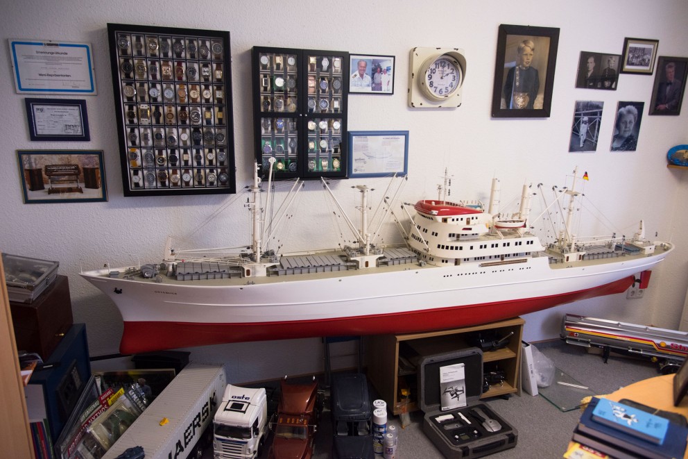 
				Omgiven av minnen. ”Osteblick”, en modifierad kopia av Hamburgs museifartyg Cap San Diego

			