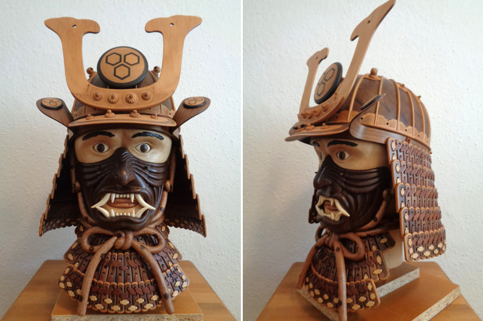 
				Samurajens huvud med hjälm och mask.

			