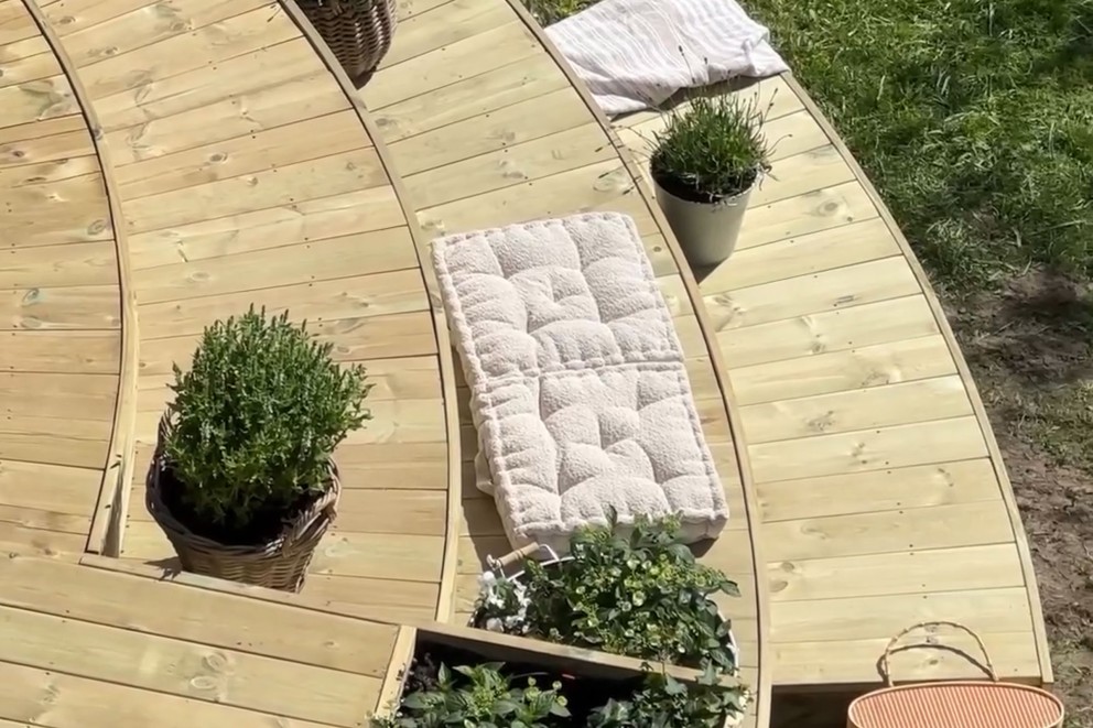 Trall lagd med solfjädersmönster Trall lagd med solfjädersmönster