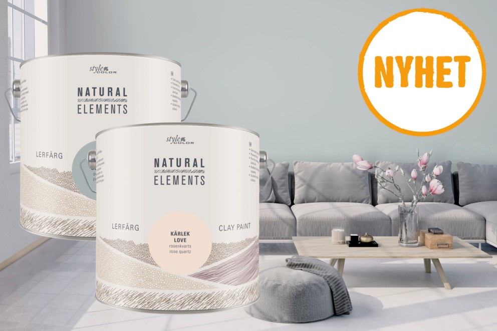 Två hinkar naturfärg av märket Style Color Natural Elements i ett vardagsrum.