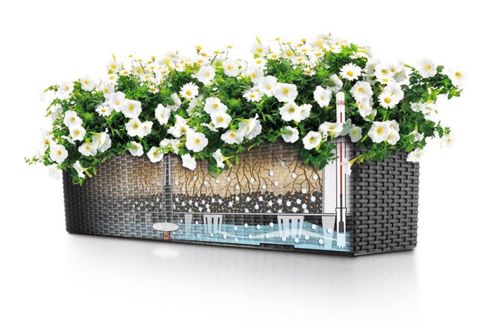 Självvattnande blomlådor Självvattnande blomlådor