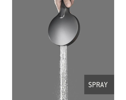 Handdusch med vattenstråle i drift