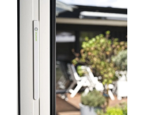 Fönstersensor monterad på fönsterkarmen