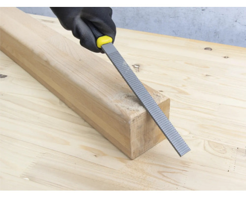 Träbearbetning med en rasp