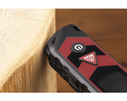 Fuktmätare på en träbit