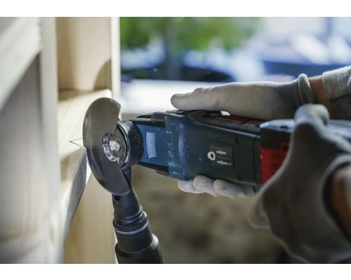 Multifunktionsverktyg som används för att skära trä