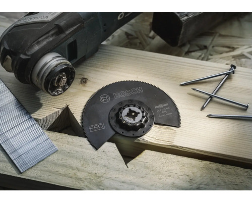 Bosch sågblad för multifunktionsverktyg, träspikar och klammer på träunderlag