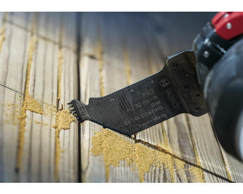 Bosch logotyp. Dyksågblad skär i trä.