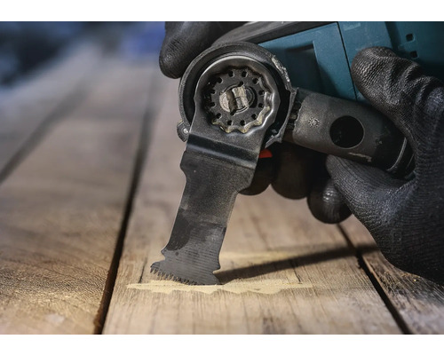 Multifunktionsverktyg som används på trä