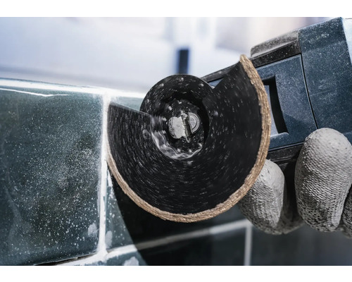 Kakelskärare som används för att skära kakel