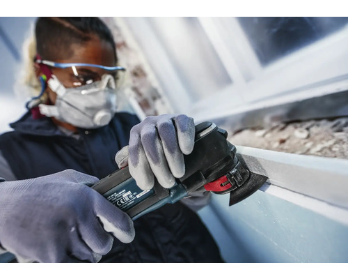 Oscillerande elverktyg används vid renoveringsarbete