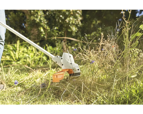 Grästrimmer används för att klippa gräs