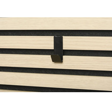 Ljudabsorberande väggpanel med krok för väggmontering