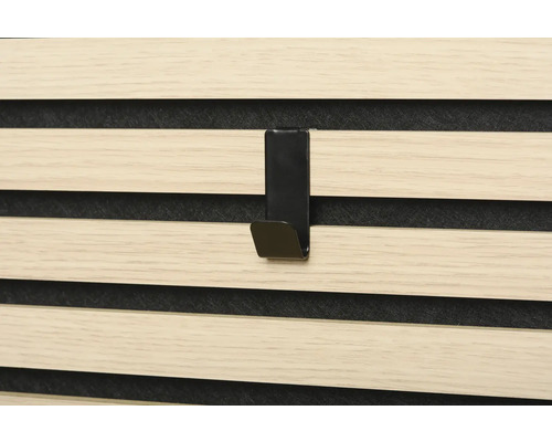 Ljudabsorberande väggpanel med krok för väggmontering