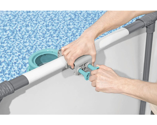 Montering av en poolskimmer på poolen