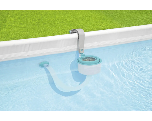 Poolskimmer i poolen