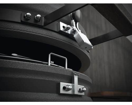 Detaljvy av en svart keramisk grill med metallelement