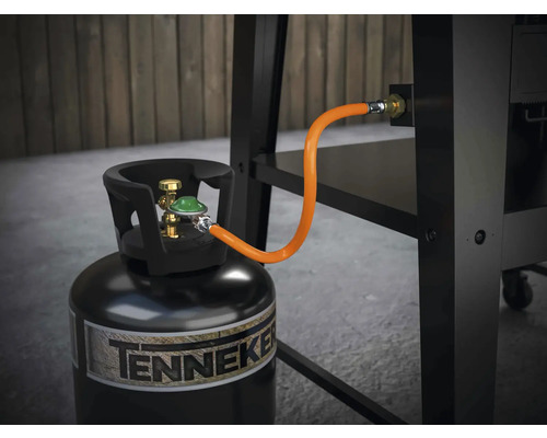Gasflaska ansluten till en grill