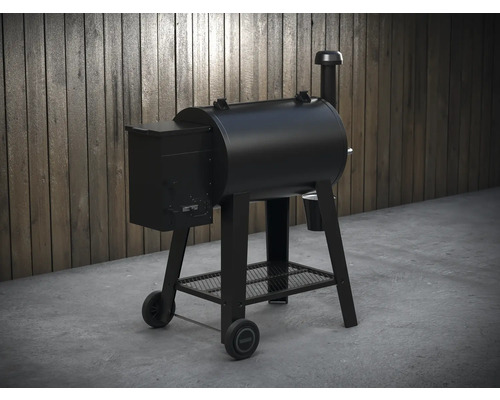 Svart pelletgrill med rökfunktion på hjul