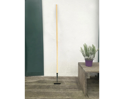 Trädgårdshacka med träskaft för trädgårdsarbete