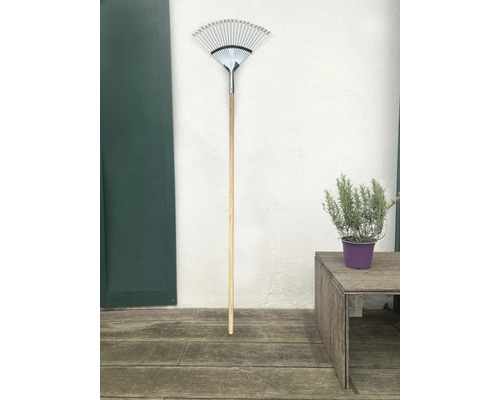 Lövkratt med träskaft