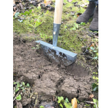 Gräskantstickare används för att skära gräskanter.