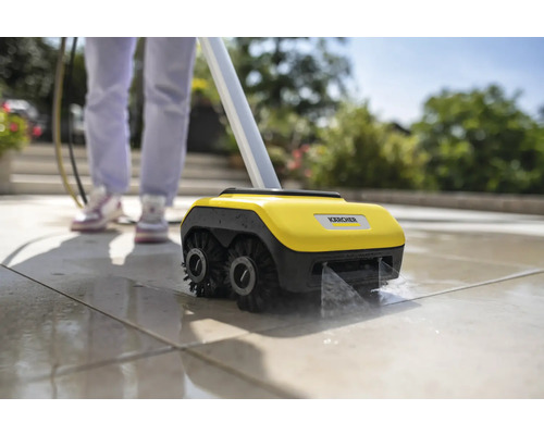 Kärcher rengöringsapparat används på en terrass