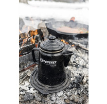 Petromax perkolatorkaffekanna på ett grillgaller över en lägereld.