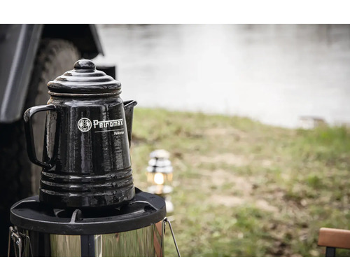 Petromax perkolatorkaffekanna på spis för utomhuscamping