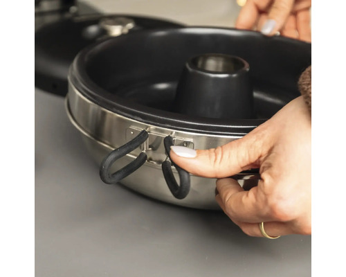 Gugelhupfform i metall med non-stickbeläggning och handtag