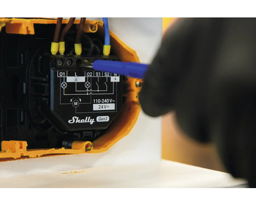 Shelly Gen3 Smart Home relä med anslutna kablar