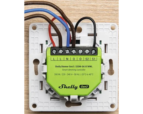 Shelly Dimmer 3:e generationen med anslutna kablar på en vit monteringsplatta