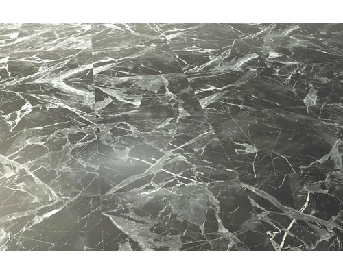 Lagda golvplattor med marmorlook