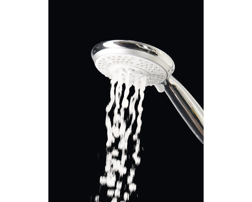 Handdusch med vattenstråle i drift