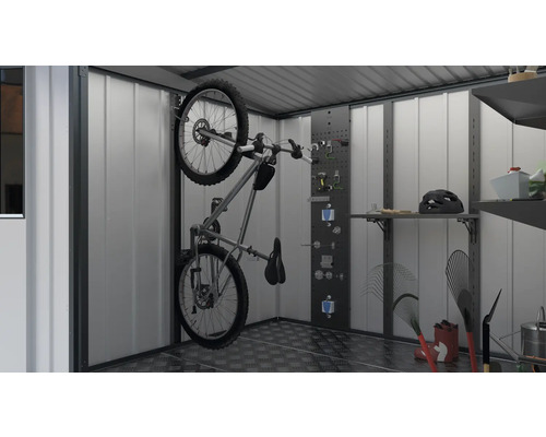Cykelupphängning och verktygsvägg i trädgårdsskjul för förvaring av trädgårdsredskap och cyklar