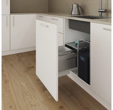 Diskho med utdragbar soptunna i ett modernt kök