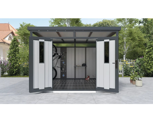 Öppet trädgårdsskjul med cykel, hjälm och tillbehör