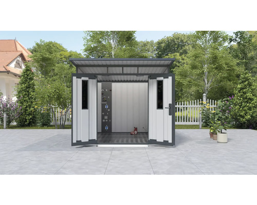 Redskapsbod i metall med öppna dubbeldörrar och redskapshållare på bakväggen