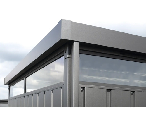 Detaljvy av en paviljong med glasinsatser och aluminiumram