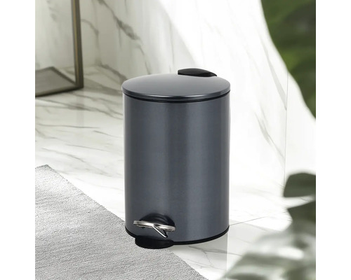 Papperskorg med fotpedal för badrummet