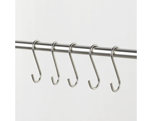 Metallstång med S-krokar för upphängning