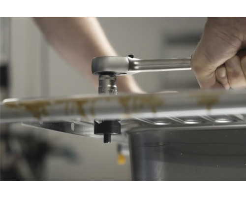 Montering av diskho med spärrnyckel