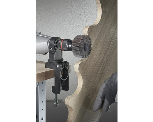 Borstmontering på borrmaskin bearbetar trä