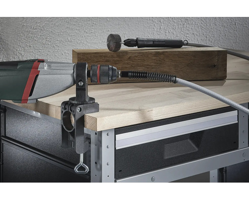 Elverktyg med flexibel axel och bordsklämma på en arbetsbänk