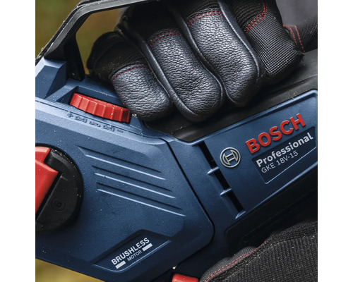 Detalj av Bosch Professional GKE 18V-15 batteridriven motorsåg