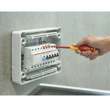 Installation av en säkringsdosa med en Wiha skruvmejsel