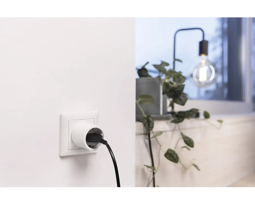 Scen med uttag och kontakt inomhus